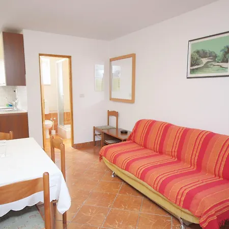 3209b Tisno