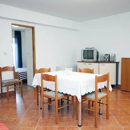 3209b Tisno