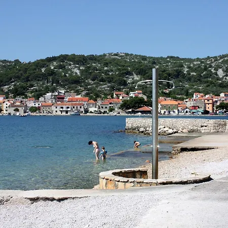3209b Tisno